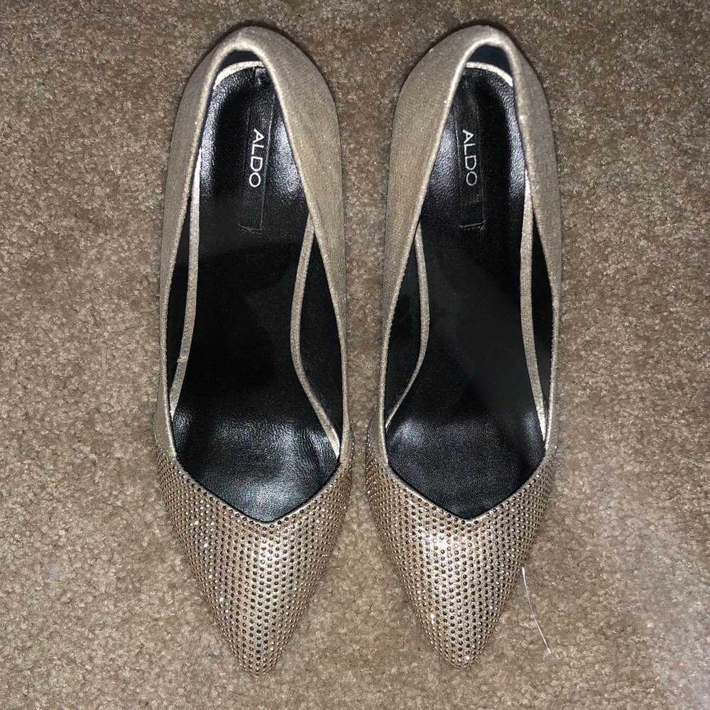 New Aldo Gold pumps